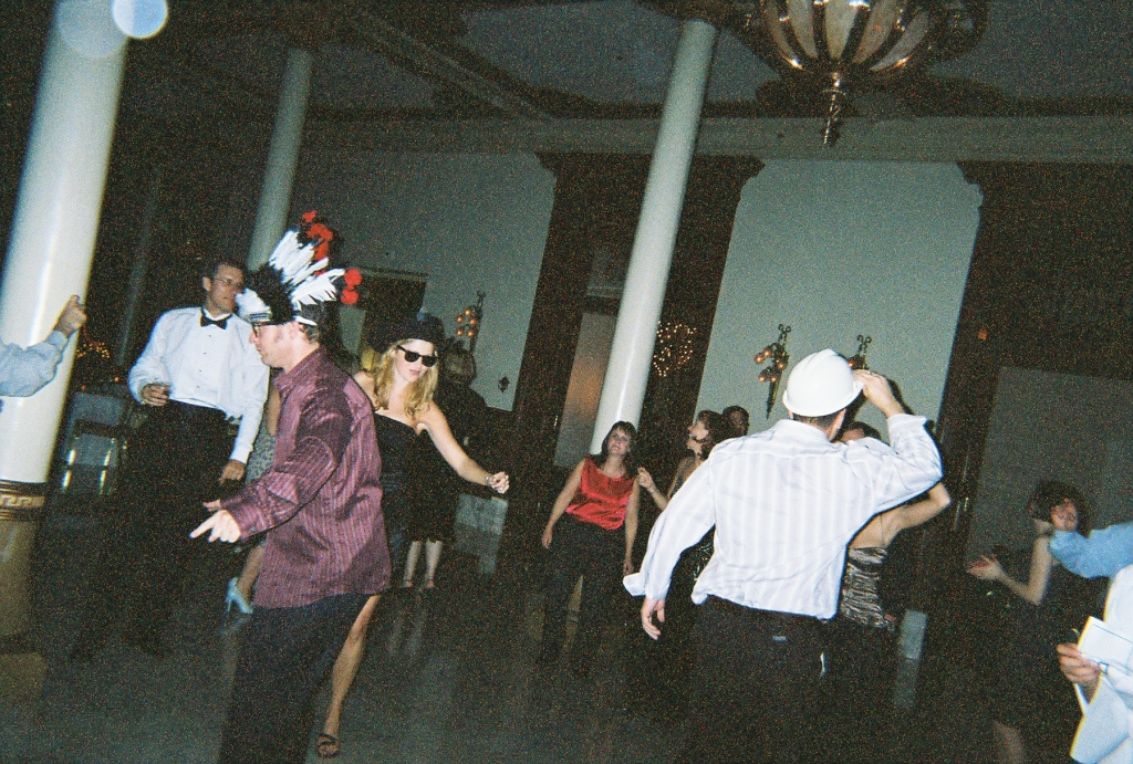 2005-12-02-Motive-Xmas-Party-43-dancing.jpg