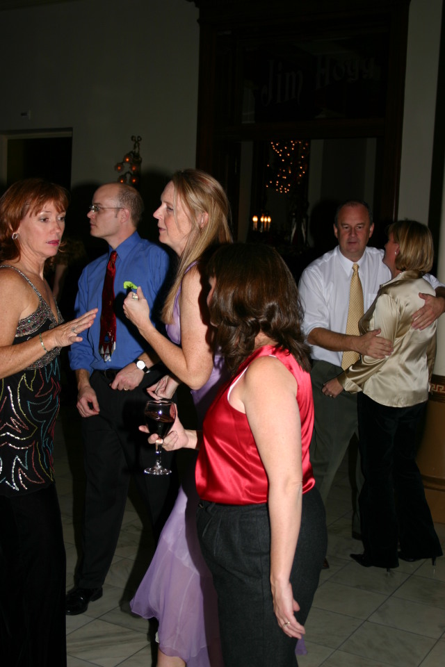 2005/12(December)/Motive-Xmas-Party/640x480_2005-12-02-Motive-Xmas-Party-28-Anna-Susan-Anna-Paul-dancing.JPG