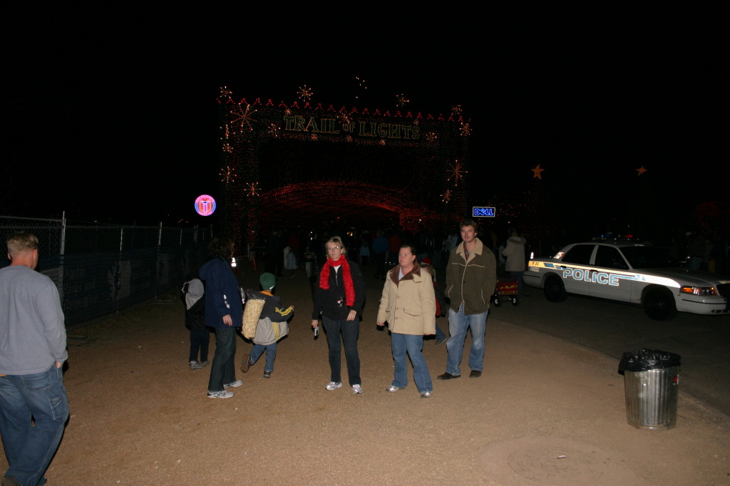 2005/12(December)/Trail-of-Lights/1024x768_2005-12-22-Trail-of-Lights-14.JPG