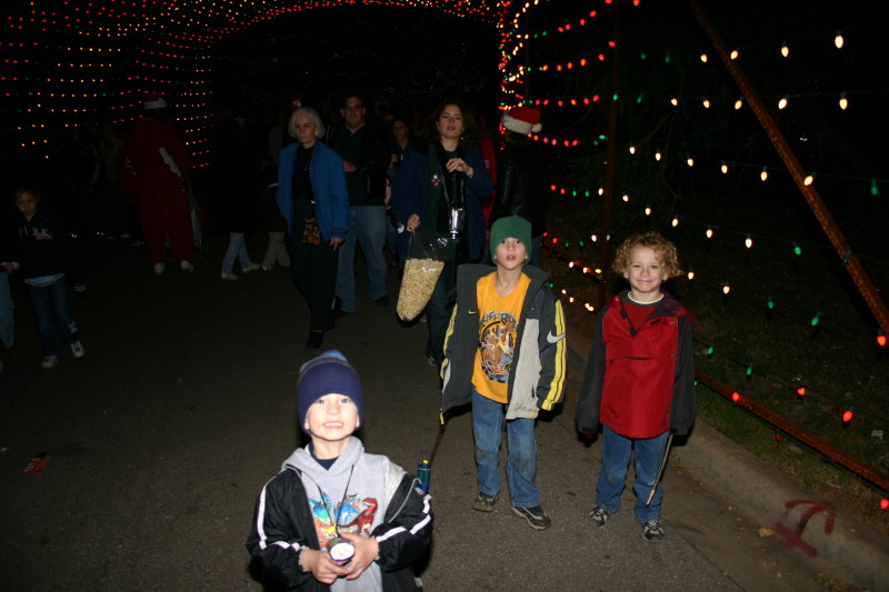 2005/12(December)/Trail-of-Lights/800x600_2005-12-22-Trail-of-Lights-29.JPG