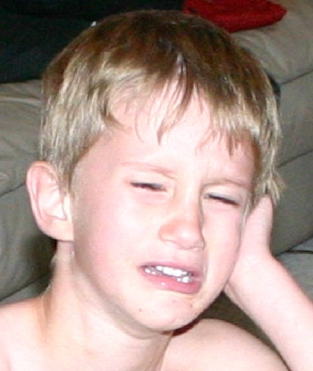 2005-05-13-cousins-over-16-sword-fights-Chance-hurt-Dax-Kyla.JPG