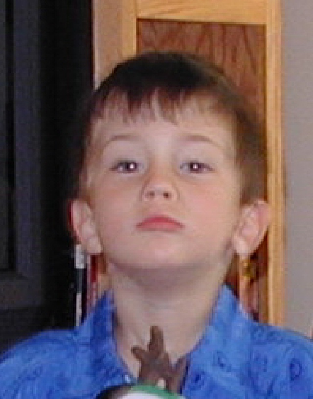 2005/Dax/640x480_2005-05-01-Dax-4th-Bday-56-presents.JPG