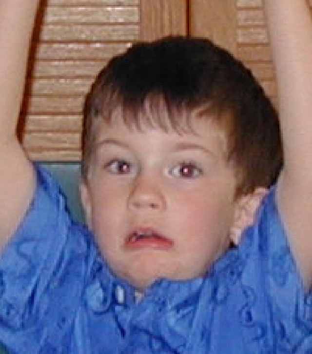 2005/Dax/640x480_2005-05-01-Dax-4th-Bday-65-presents.JPG