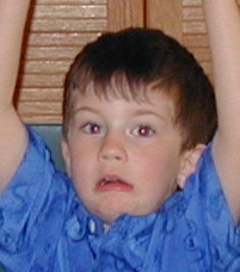 2005/Dax/800x600_2005-05-01-Dax-4th-Bday-65-presents.JPG