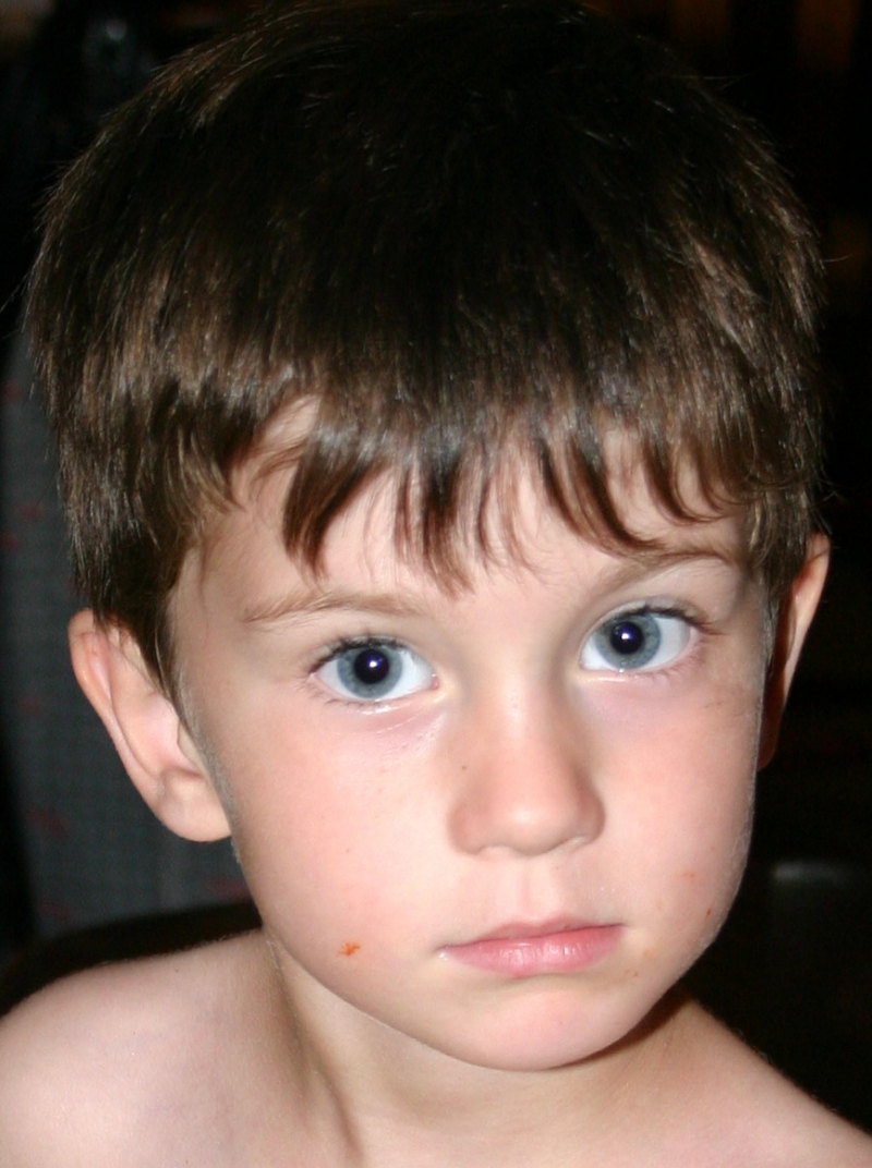 2005/Dax/800x600_2005-05-13-cousins-over-04-making-icecream-Dax.JPG