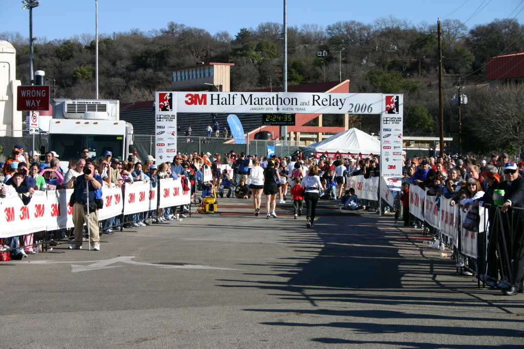 2006/01(January)/3M-half-marathon/1024x768_2006-01-29-3M-half-marathon-10-Suzi.JPG