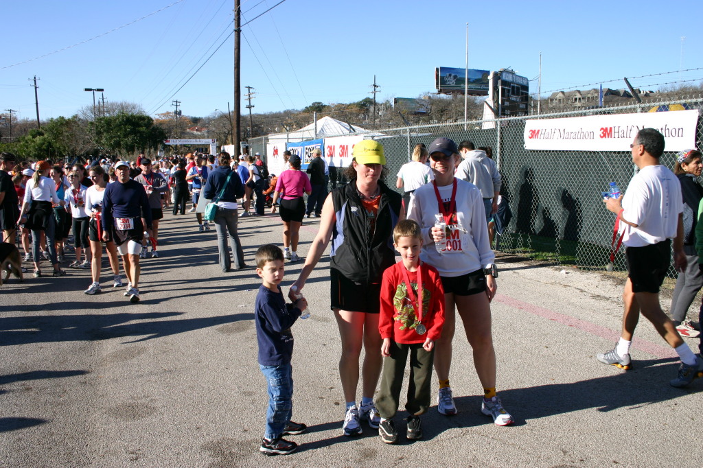 2006/01(January)/3M-half-marathon/1024x768_2006-01-29-3M-half-marathon-15-Suzi-Dax-Chance.JPG