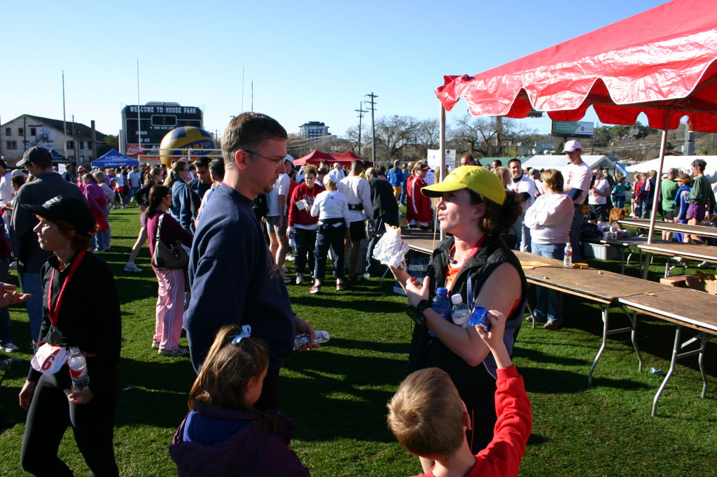 2006/01(January)/3M-half-marathon/1024x768_2006-01-29-3M-half-marathon-20-Suzi-Steve.JPG