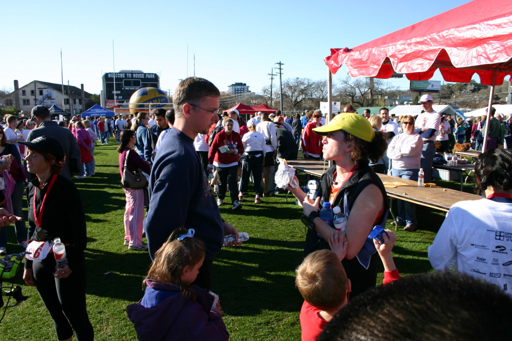 2006/01(January)/3M-half-marathon/1024x768_2006-01-29-3M-half-marathon-21-Suzi-Steve.JPG