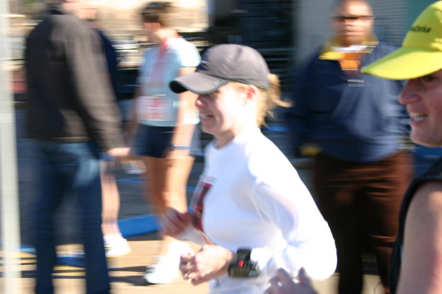 2006/01(January)/3M-half-marathon/640x480_2006-01-29-3M-half-marathon-06-Suzi.JPG