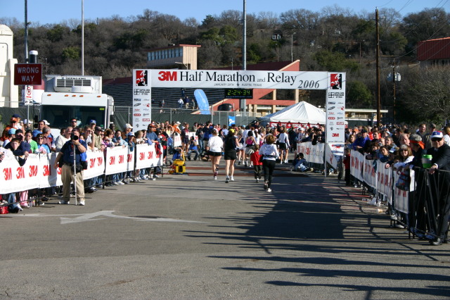 2006/01(January)/3M-half-marathon/640x480_2006-01-29-3M-half-marathon-09-Suzi.JPG