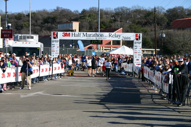 2006/01(January)/3M-half-marathon/640x480_2006-01-29-3M-half-marathon-11-Suzi.JPG