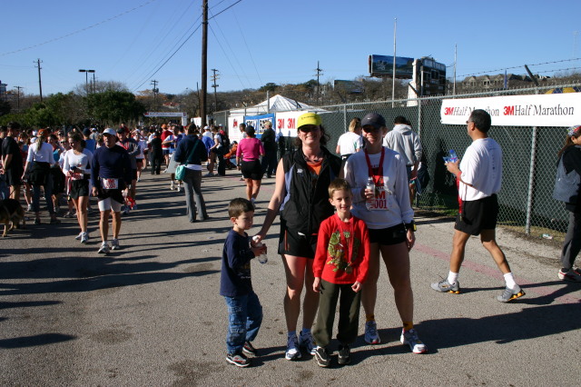 2006/01(January)/3M-half-marathon/640x480_2006-01-29-3M-half-marathon-16-Suzi-Dax-Chance.JPG
