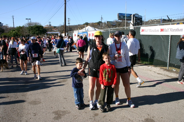 2006/01(January)/3M-half-marathon/640x480_2006-01-29-3M-half-marathon-17-Suzi-Dax-Chance.JPG