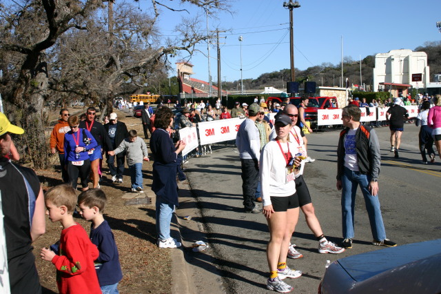 2006/01(January)/3M-half-marathon/640x480_2006-01-29-3M-half-marathon-25-Suzi-Chance-Dax.JPG