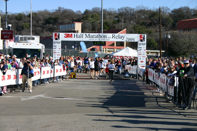 2006/01(January)/3M-half-marathon/800x600_2006-01-29-3M-half-marathon-11-Suzi.JPG