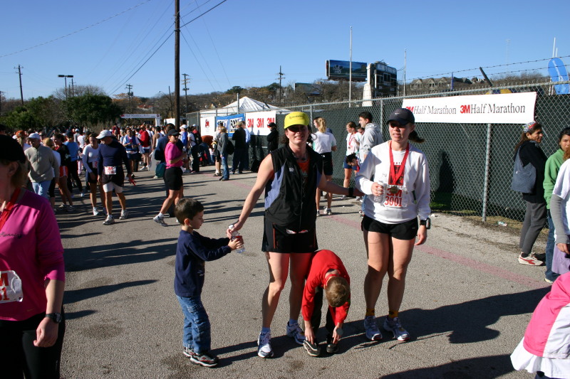 2006/01(January)/3M-half-marathon/800x600_2006-01-29-3M-half-marathon-13-Suzi-Dax-Chance.JPG