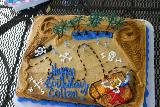 2006/02(February)/Colton-Bday/640x480_2006-02-04-Colton-bday-044-cake.JPG