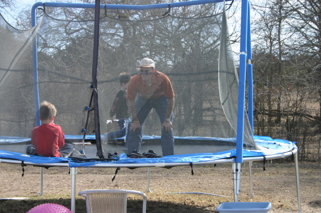 2006/02(February)/Colton-Bday/640x480_2006-02-04-Colton-bday-105-Travis.JPG