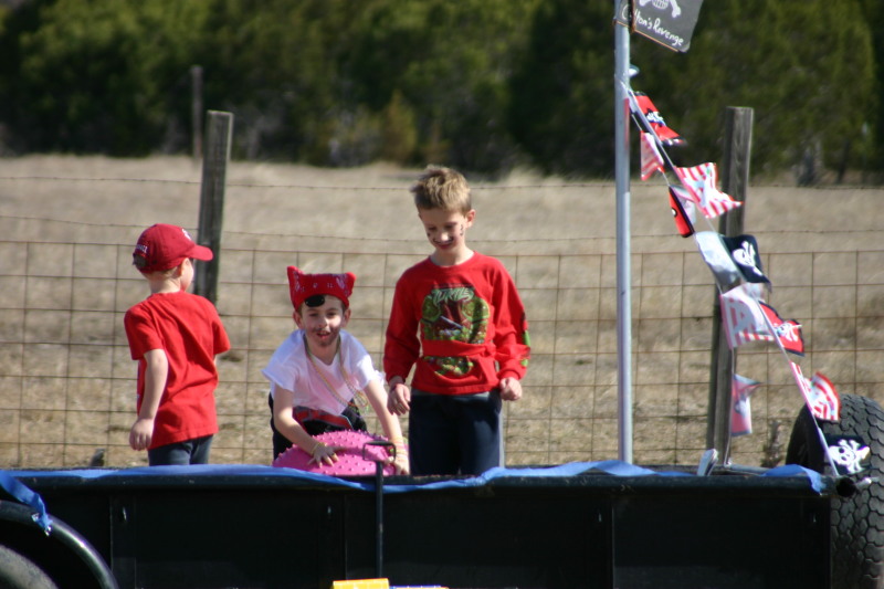 2006/02(February)/Colton-Bday/800x600_2006-02-04-Colton-bday-015-Chance.JPG