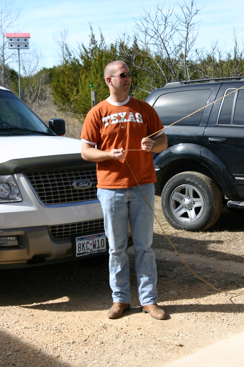 2006/02(February)/Colton-Bday/800x600_2006-02-04-Colton-bday-087-pinata-Mike.JPG