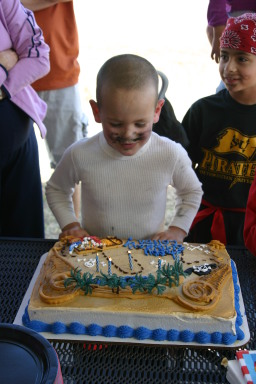 2006-02-04-Colton-bday-053-cake.JPG