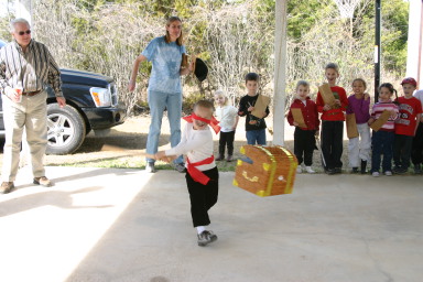 2006-02-04-Colton-bday-091-pinata-Carla.JPG