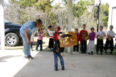 2006-02-04-Colton-bday-095-pinata-Carla.JPG