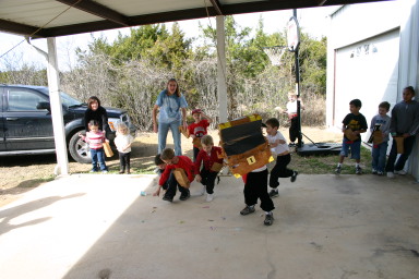 2006-02-04-Colton-bday-099-pinata-Carla.JPG