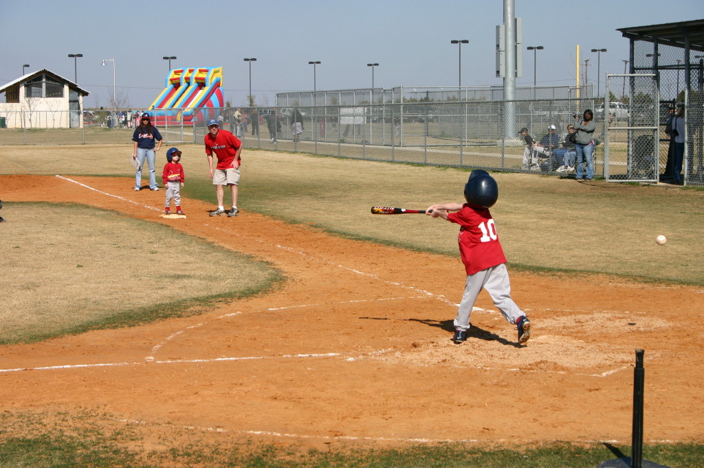 2006/02(February)/First-Cardinals-Tball-game/1024x768_2006-02-26-Tball-37-First-game-Cardinals-Chance-batting.JPG
