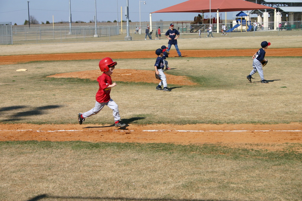 2006-02-26-Tball-40-First-game-Cardinals-Dax-running-home.JPG