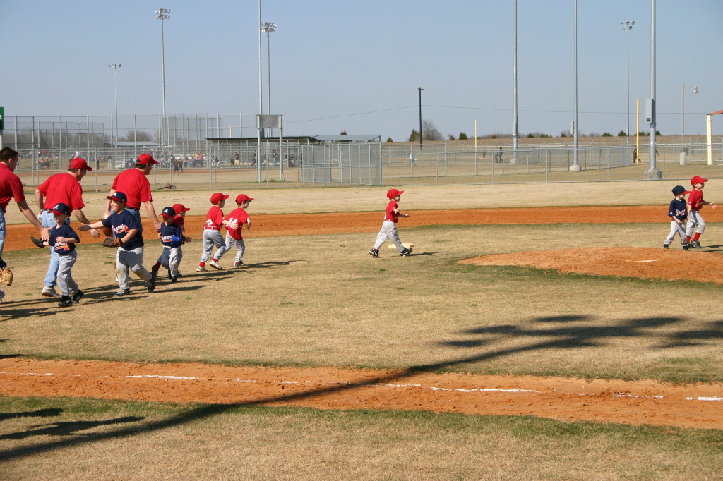 2006/02(February)/First-Cardinals-Tball-game/1024x768_2006-02-26-Tball-51-First-game-Cardinals.JPG