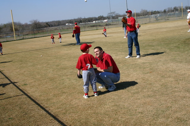 2006/02(February)/First-Cardinals-Tball-game/640x480_2006-02-26-Tball-11-First-game-Cardinals-Case-Matt-Travis.JPG