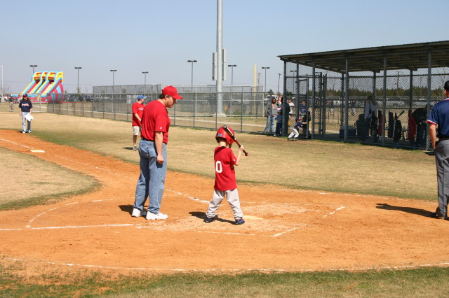 2006/02(February)/First-Cardinals-Tball-game/640x480_2006-02-26-Tball-24-First-game-Cardinals-Chance-1st-bat.JPG