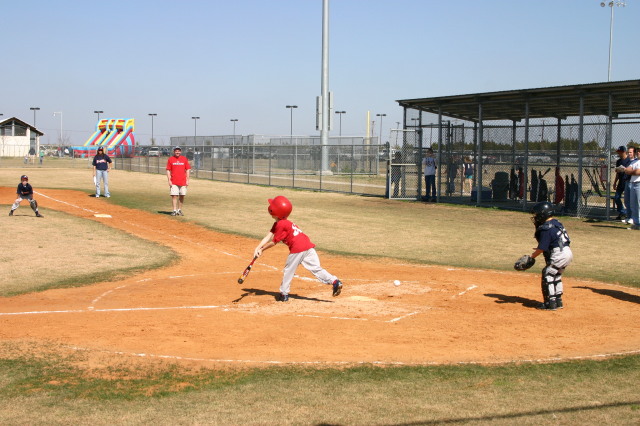 2006/02(February)/First-Cardinals-Tball-game/640x480_2006-02-26-Tball-27-First-game-Cardinals-Chance-1st-bat.JPG