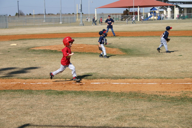 2006-02-26-Tball-40-First-game-Cardinals-Dax-running-home.JPG