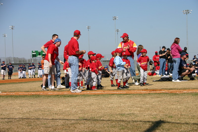 2006/02(February)/First-Cardinals-Tball-game/800x600_2006-02-26-Tball-07-First-game-Cardinals.JPG