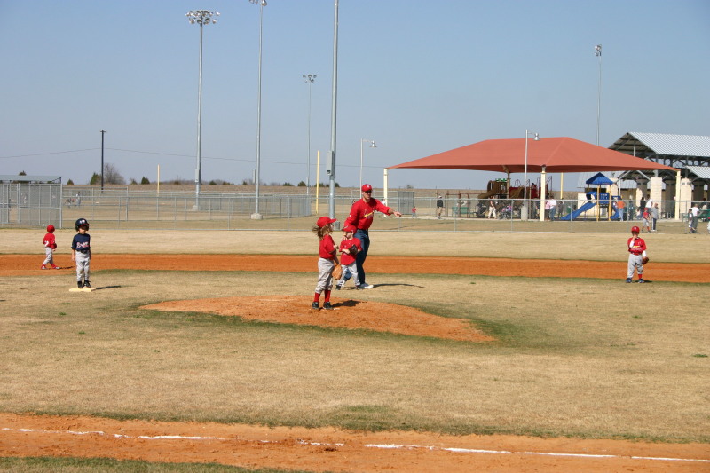 2006/02(February)/First-Cardinals-Tball-game/800x600_2006-02-26-Tball-31-First-game-Cardinals.JPG