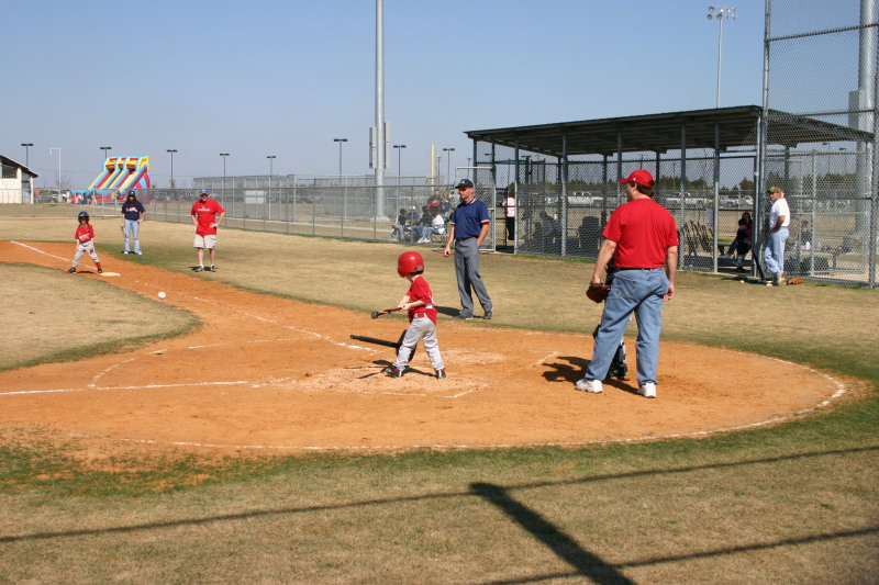 2006/02(February)/First-Cardinals-Tball-game/800x600_2006-02-26-Tball-32-First-game-Cardinals-Dax-batting.JPG