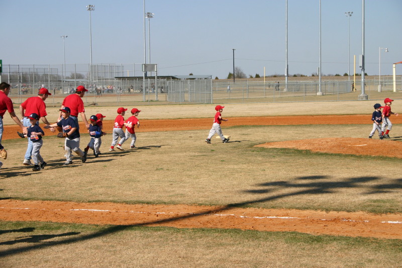 2006/02(February)/First-Cardinals-Tball-game/800x600_2006-02-26-Tball-51-First-game-Cardinals.JPG