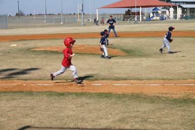 2006-02-26-Tball-40-First-game-Cardinals-Dax-running-home.JPG