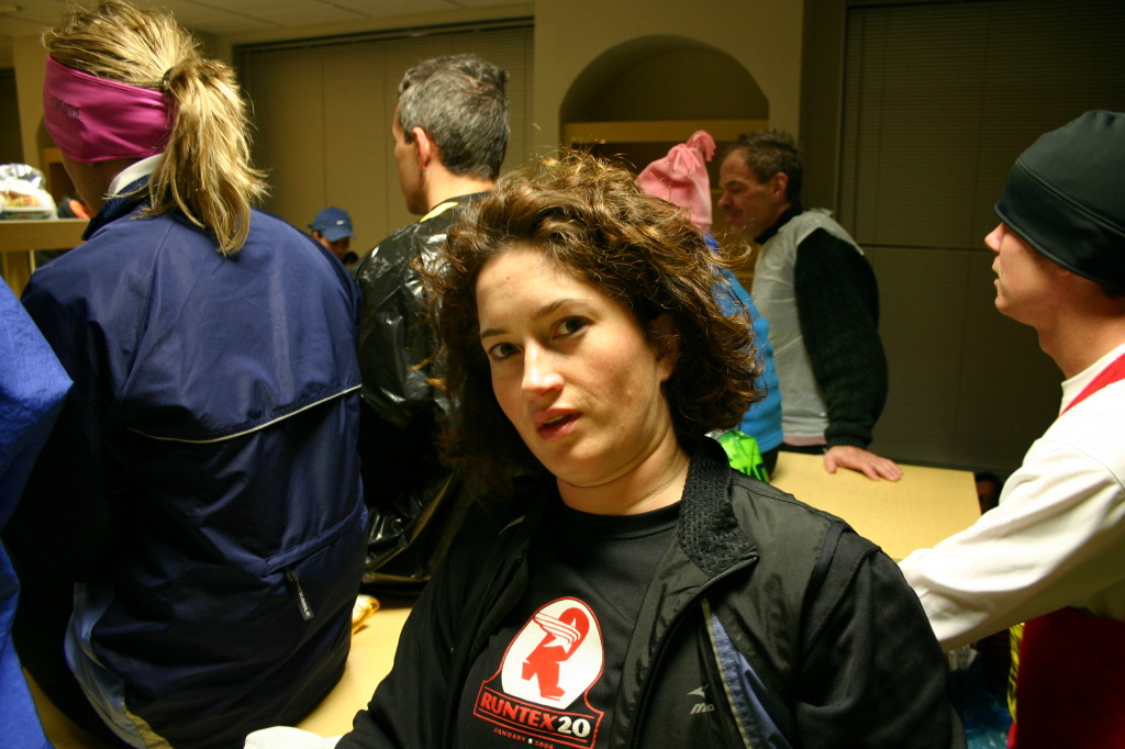 2006/02(February)/FreeScale-Marathon/2006-02-19-Marathon-01-Suzi-inside-Freescale.JPG