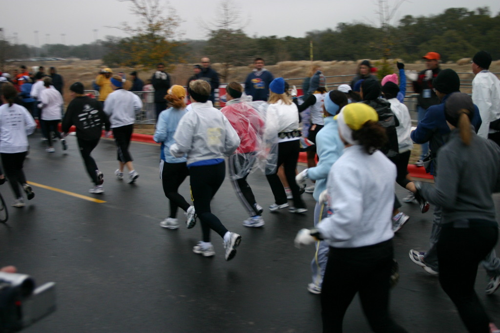 2006/02(February)/FreeScale-Marathon/1024x768_2006-02-19-Marathon-14-Suzi-Andrea-start.JPG