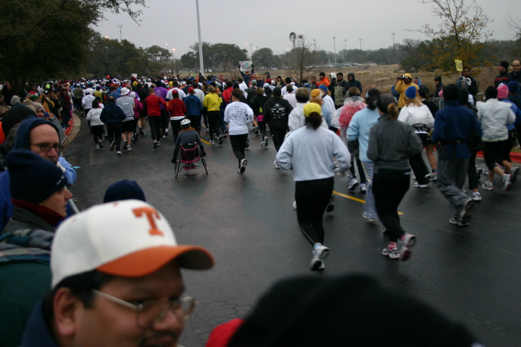 2006/02(February)/FreeScale-Marathon/1024x768_2006-02-19-Marathon-15-Suzi-Andrea-start.JPG