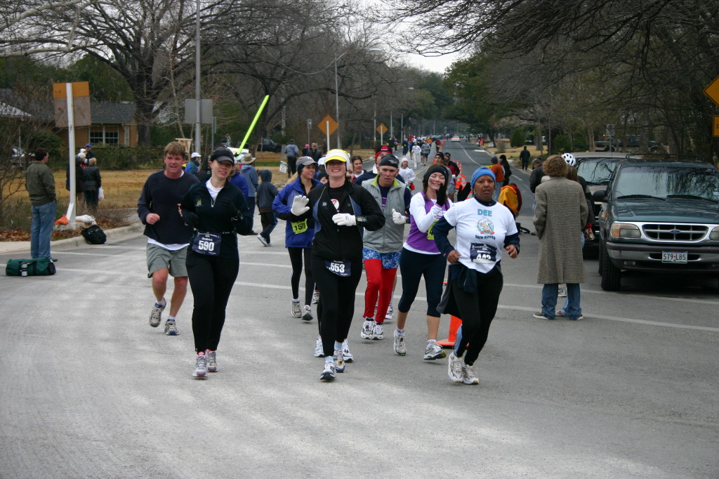 2006/02(February)/FreeScale-Marathon/1024x768_2006-02-19-Marathon-44-Suzi-Andrea-Hancock.JPG