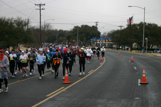 2006/02(February)/FreeScale-Marathon/640x480_2006-02-19-Marathon-20-Suzi-Andrea-Rudys.JPG