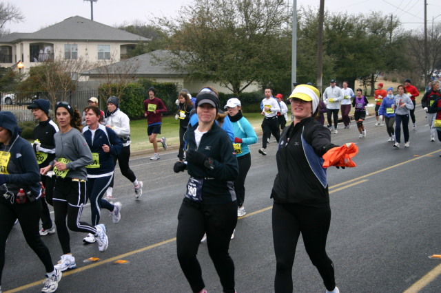 2006/02(February)/FreeScale-Marathon/640x480_2006-02-19-Marathon-24-Suzi-Andrea-Rudys.JPG