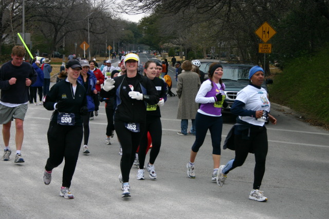 2006/02(February)/FreeScale-Marathon/640x480_2006-02-19-Marathon-46-Suzi-Andrea-Hancock.JPG