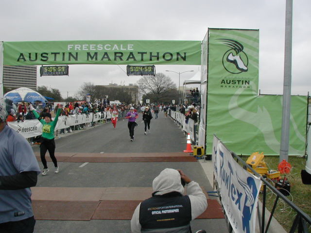 2006-02-19-Marathon-52-Suzi-finish.JPG