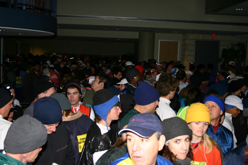 2006/02(February)/FreeScale-Marathon/800x600_2006-02-19-Marathon-04-Suzi-inside-Freescale.JPG